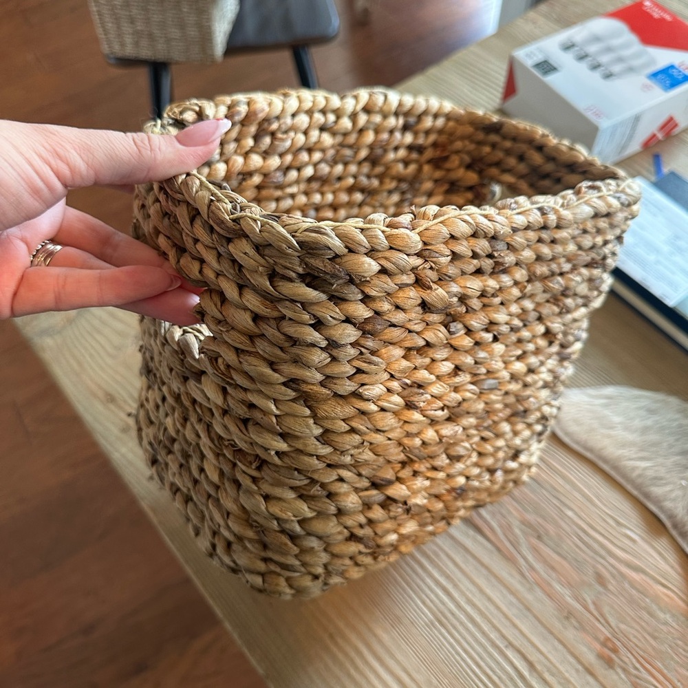 Small wicker basket
